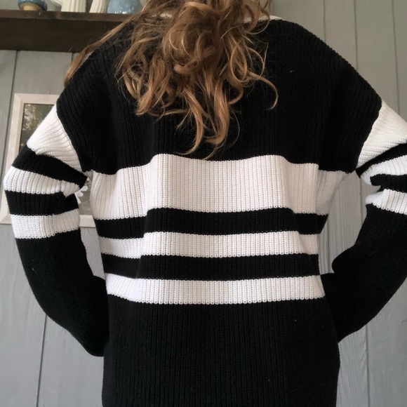 Victoria’s Secret sweater - Picture 4 of 6